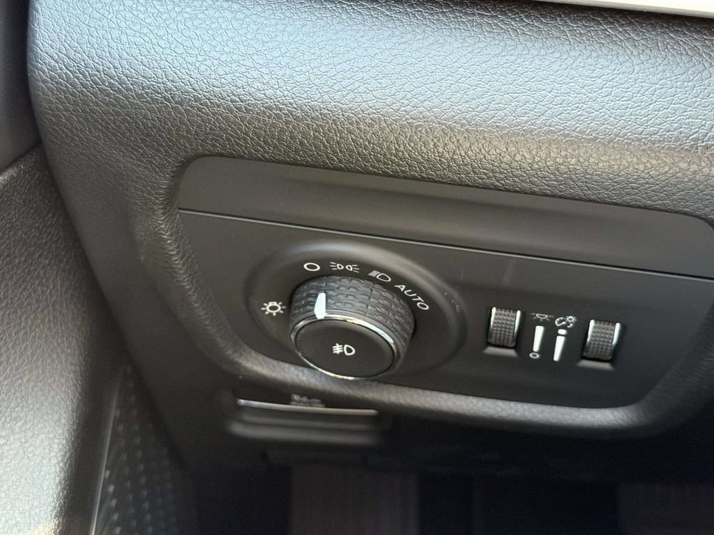 New 2027 Jeep Grand Cherokee Limited AWD/4WD image 27