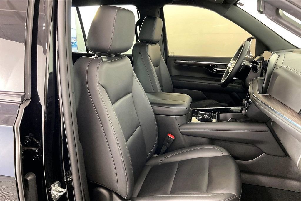 Used 2025 Chevrolet Tahoe Z71 AWD/4WD image 9