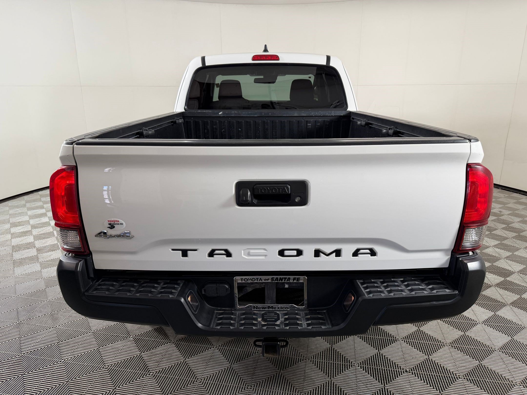 Used 2020 Toyota Tacoma SR AWD/4WD image 10