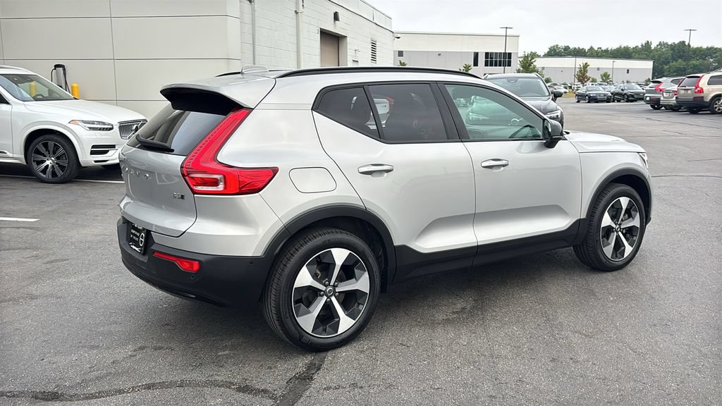 Certified 2025 Volvo XC40 B5 Plus AWD/4WD image 29