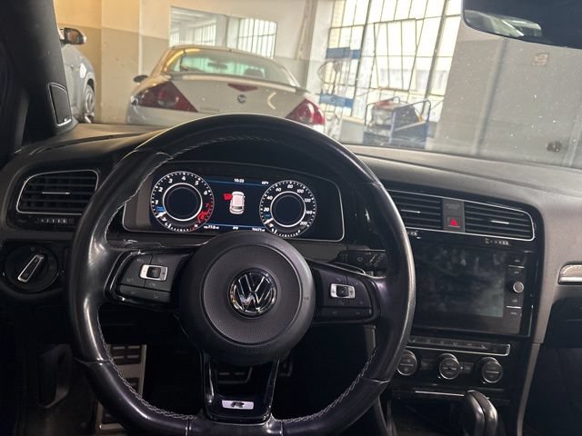 Used 2018 Volkswagen Golf R 4-Door AWD/4WD image 6