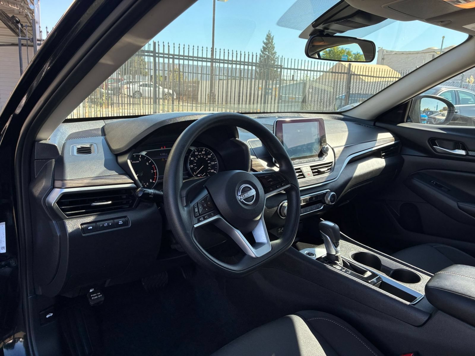 Used 2025 Nissan Altima 2.5 SV FWD image 33