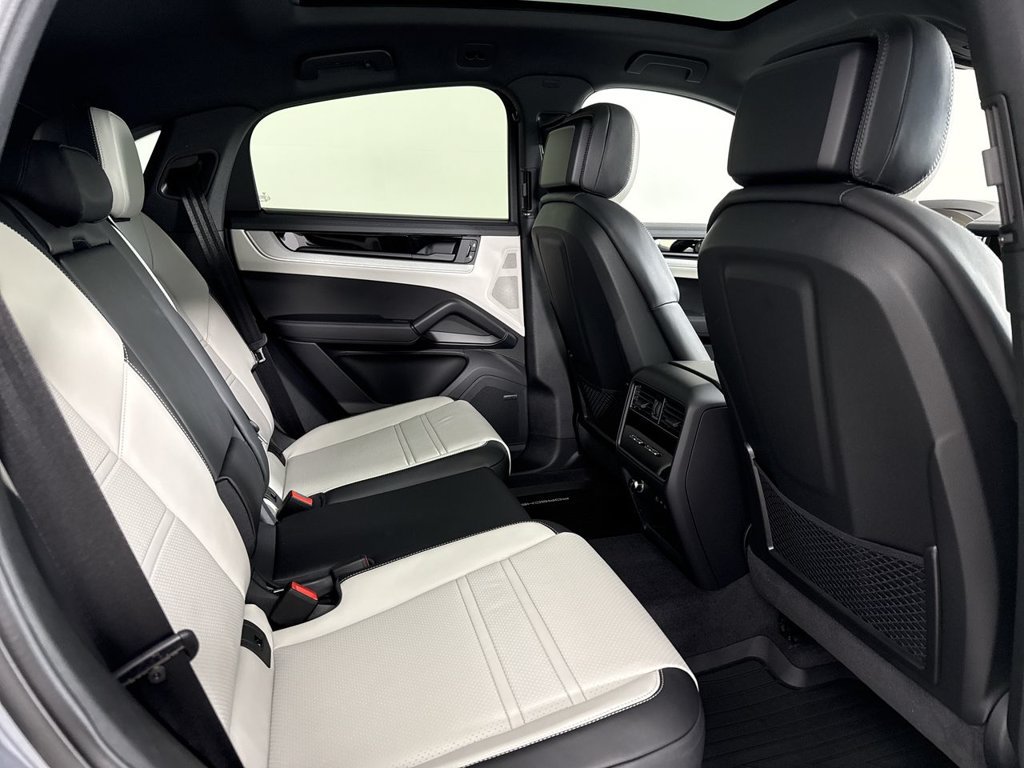 New 2026 Porsche Cayenne Coupe AWD/4WD image 24