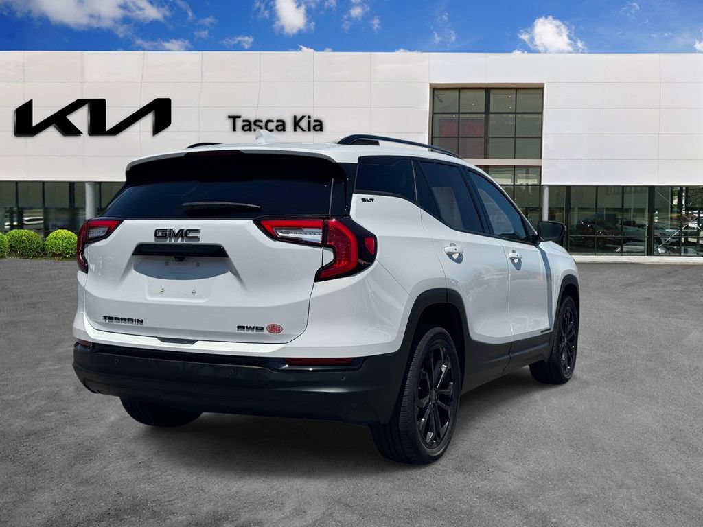 Used 2022 GMC Terrain SLT w/ Infotainment Package II AWD/4WD image 4