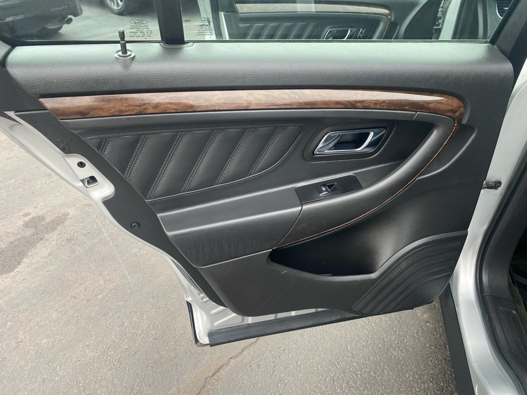 Used 2018 Ford Taurus Limited FWD image 18