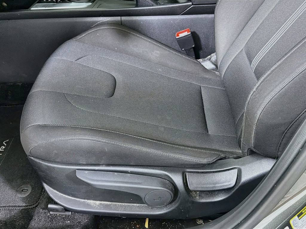 Used 2025 Hyundai Elantra SE FWD image 22