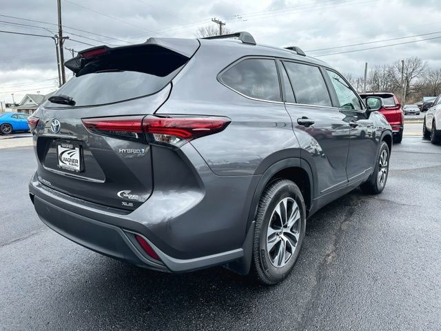 Used 2024 Toyota Highlander XLE image 8