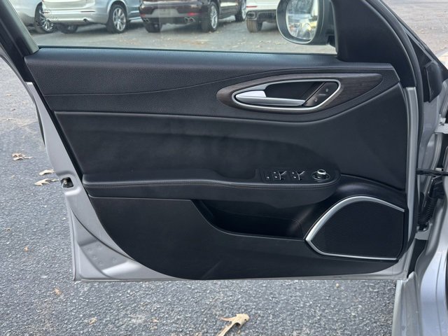 Used 2020 Alfa Romeo Giulia Ti w/ Nero Edizione image 17