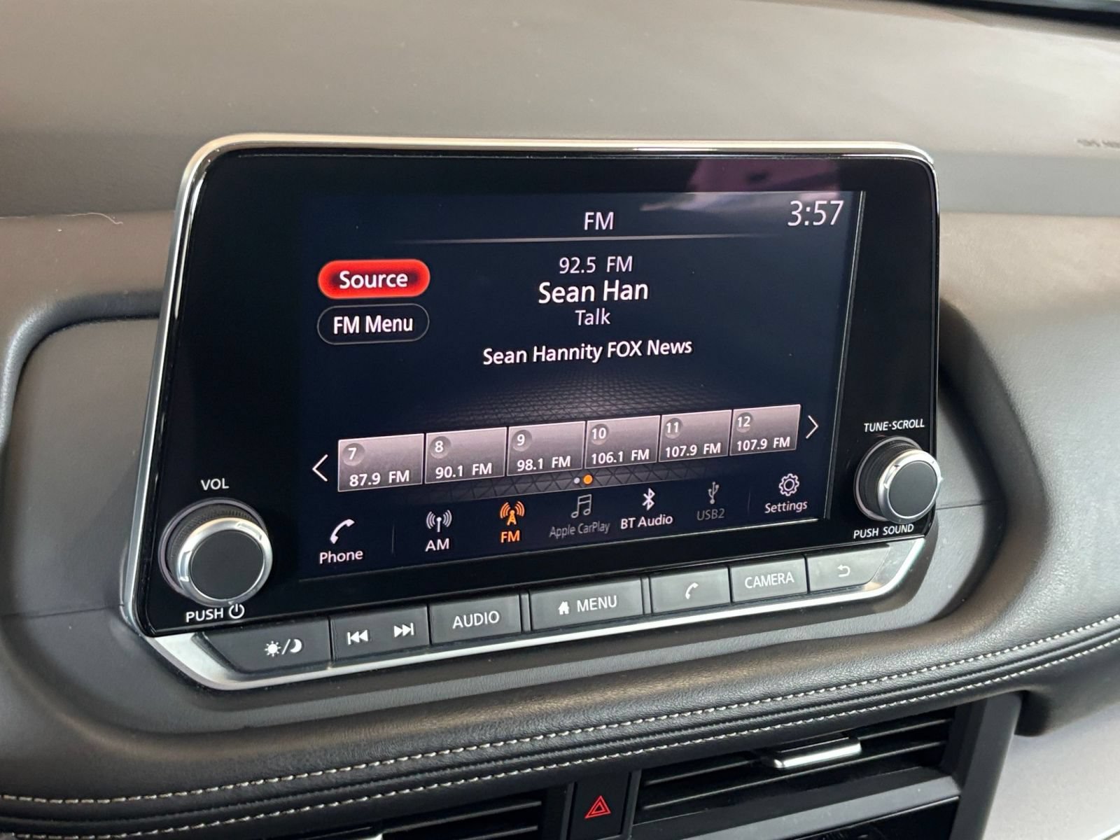 Used 2025 Nissan Rogue SV AWD/4WD image 19