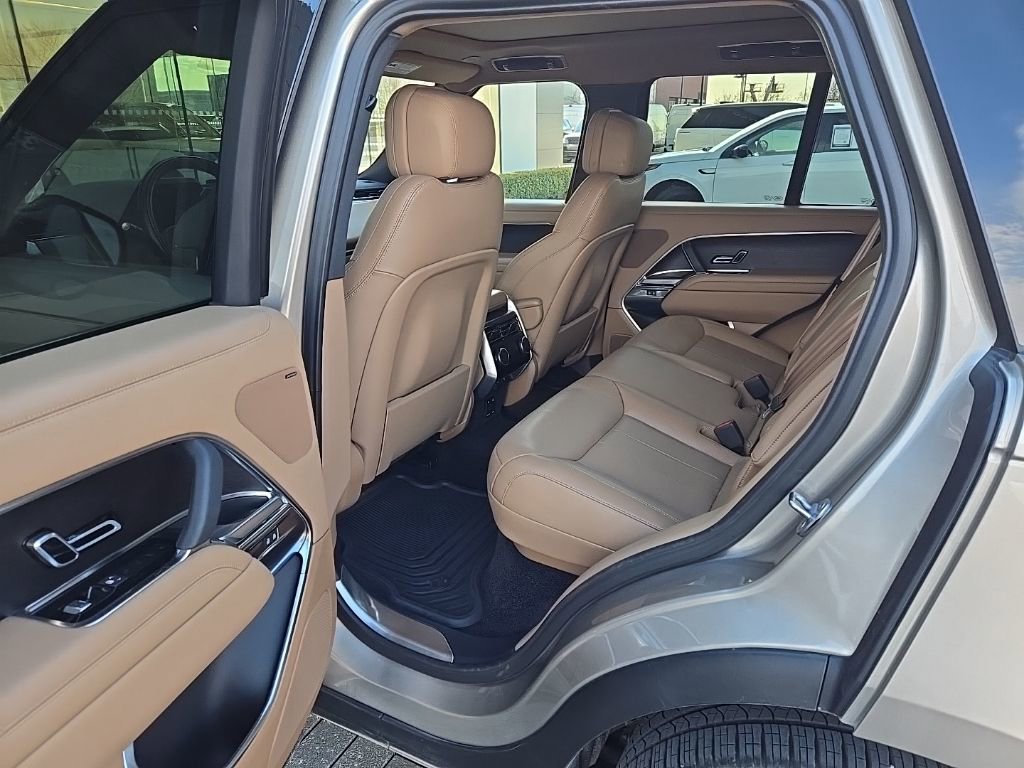 Certified 2023 Land Rover Range Rover SE image 17