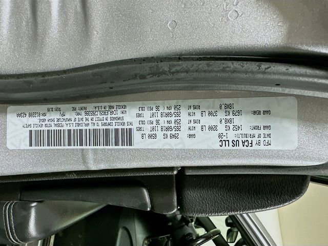 Used 2020 Jeep Grand Cherokee Limited w/ Luxury Group II image 31