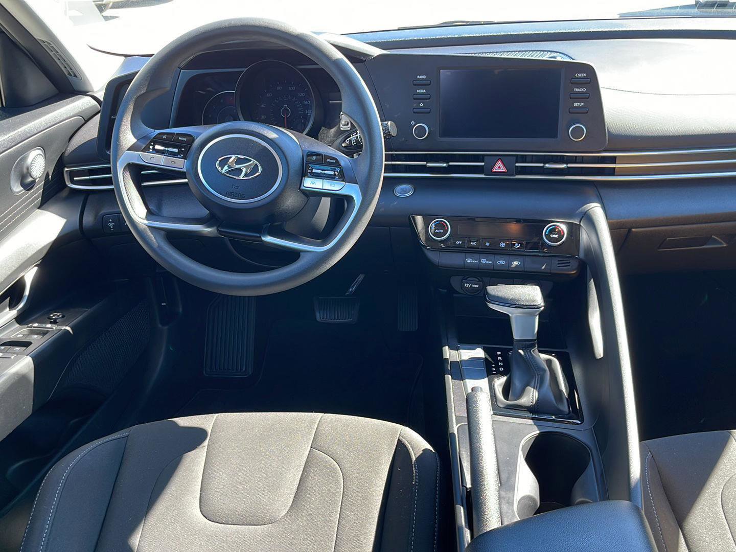 Used 2023 Hyundai Elantra SEL image 17