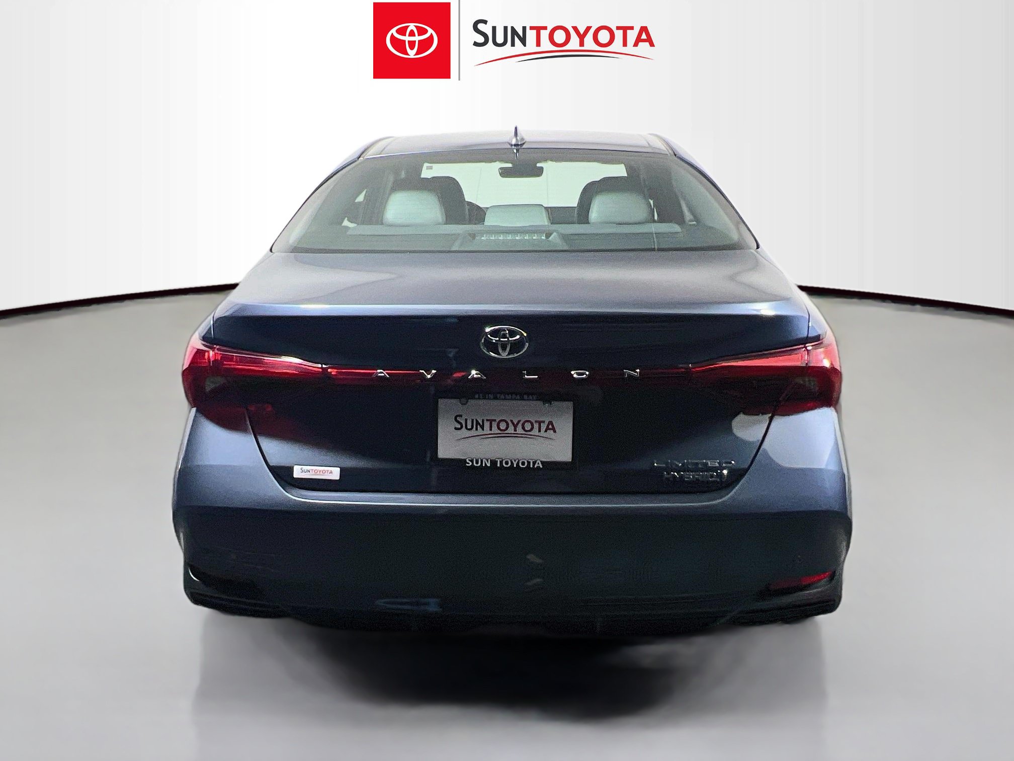 Used 2022 Toyota Avalon Limited w/ Advanced Safety Package FWD image 5