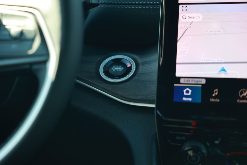 New 2025 Jeep Grand Cherokee L Limited image 25