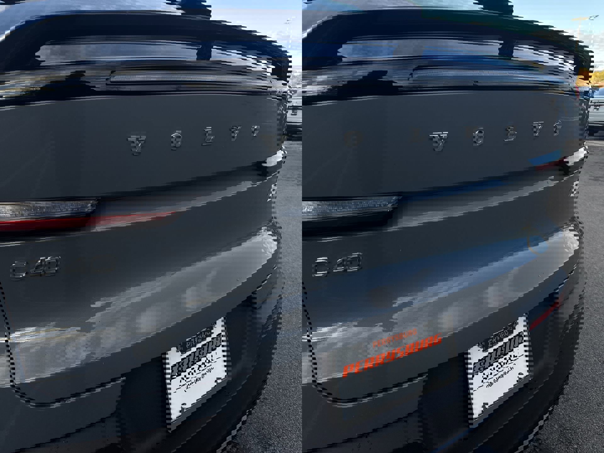 Used 2023 Volvo C40 P8 Recharge Ultimate image 31