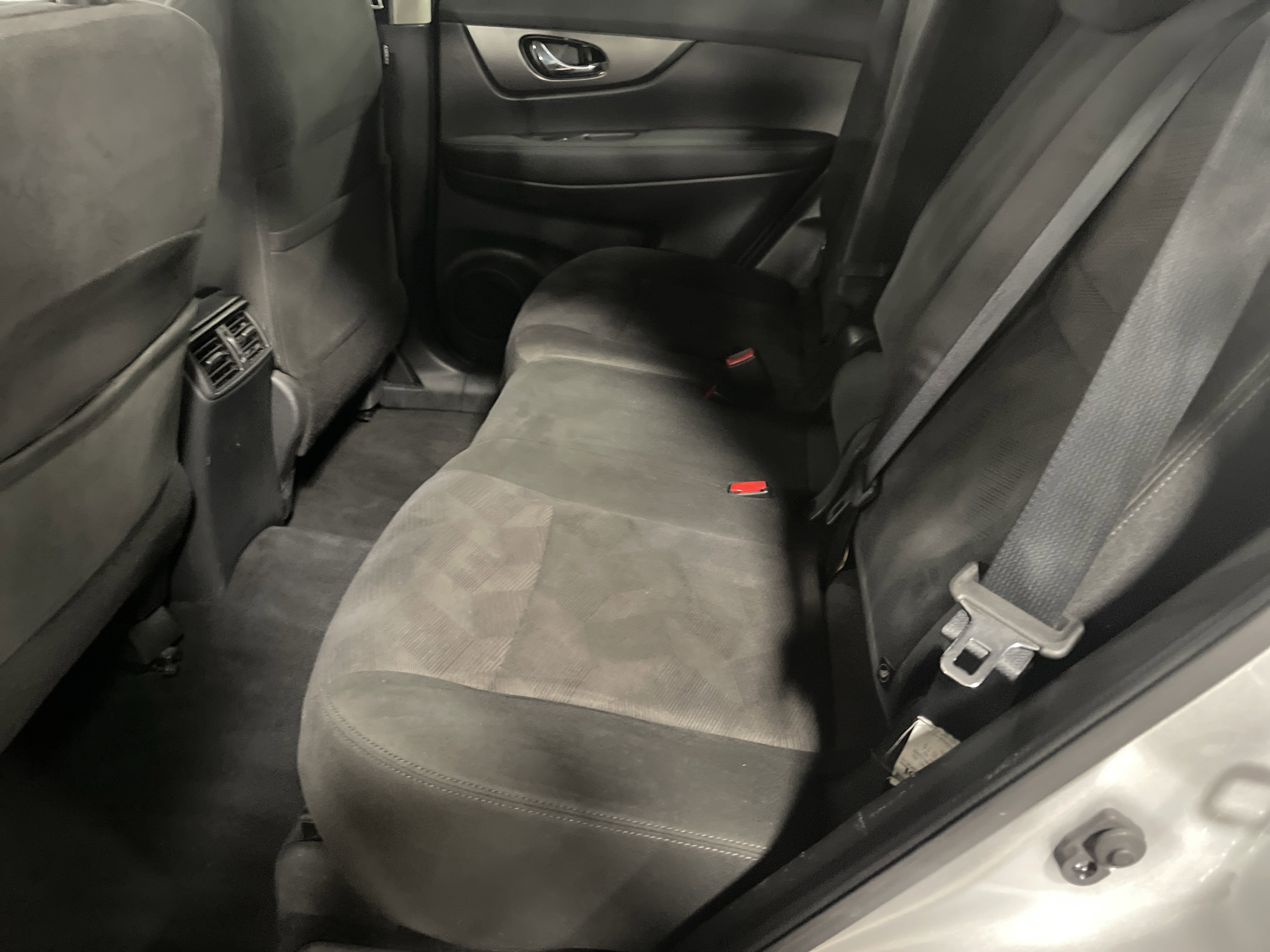 Used 2016 Nissan Rogue SV image 10