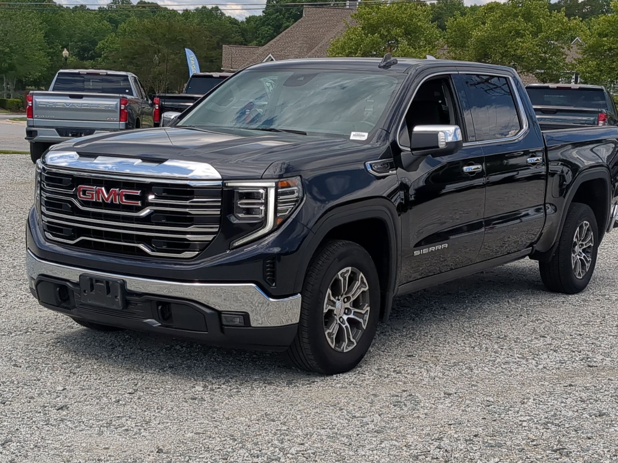 Certified 2025 GMC Sierra 1500 SLT RWD image 5