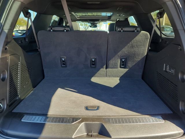 Used 2024 Chevrolet Suburban Premier w/ Premium Package image 10