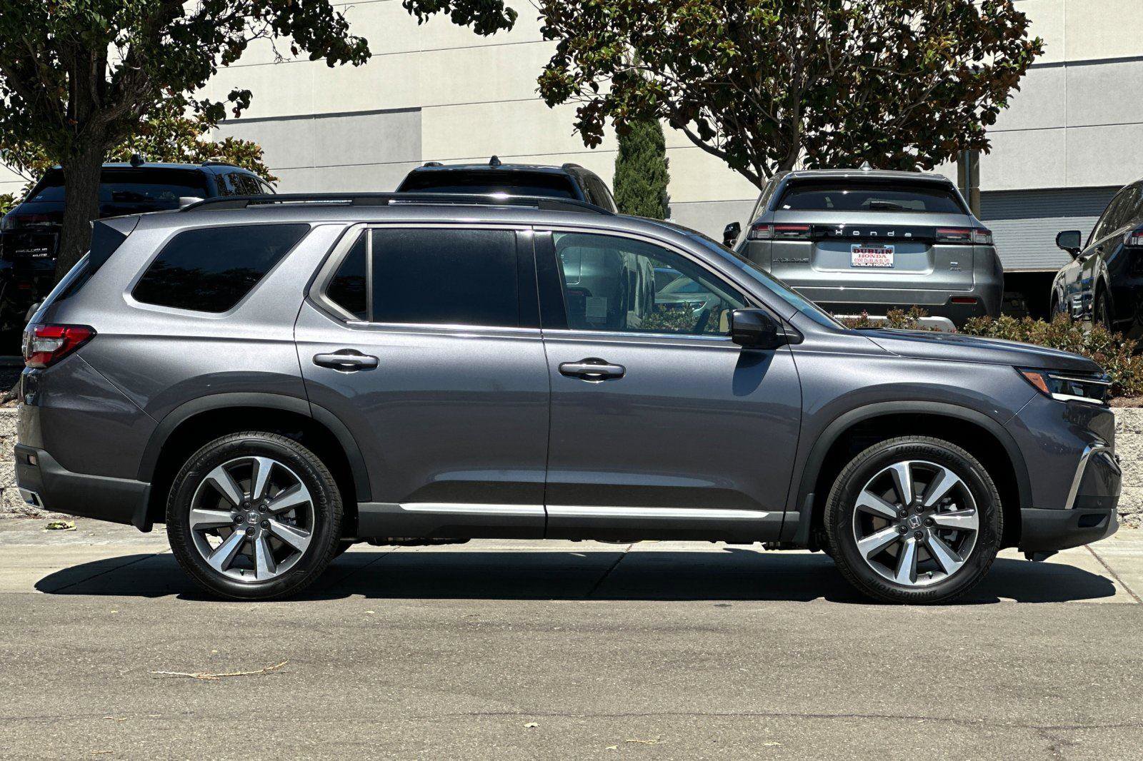 New 2025 Honda Pilot Elite image 3