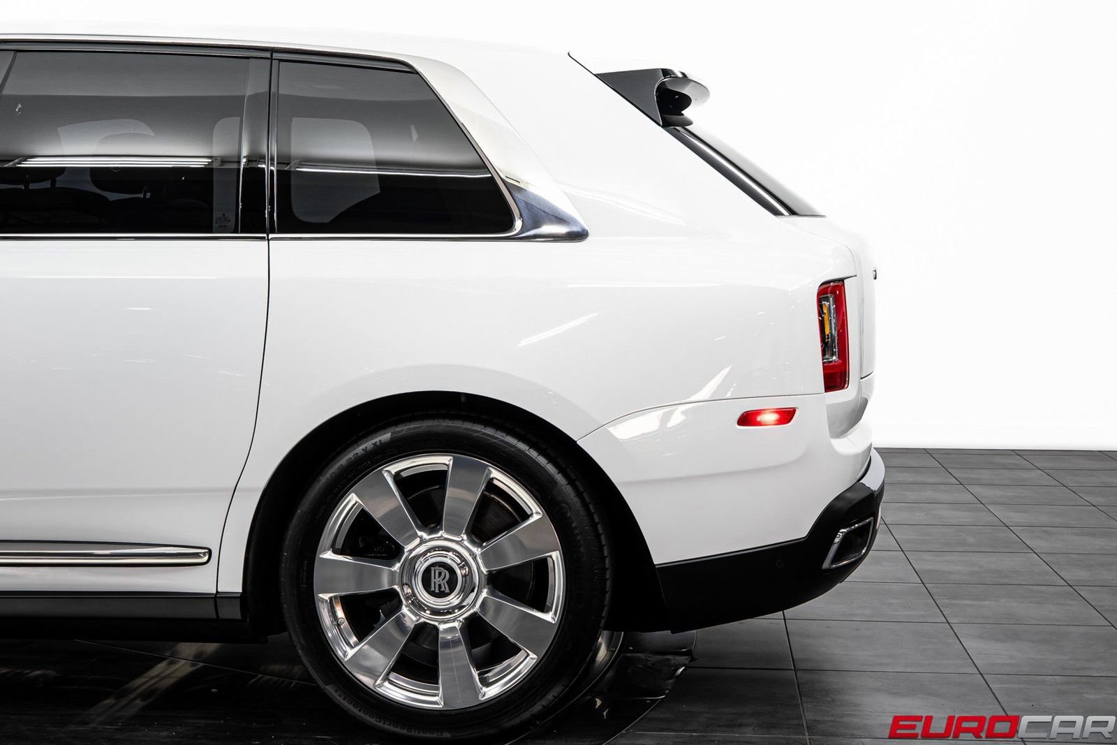 Used 2020 Rolls-Royce Cullinan AWD/4WD image 14
