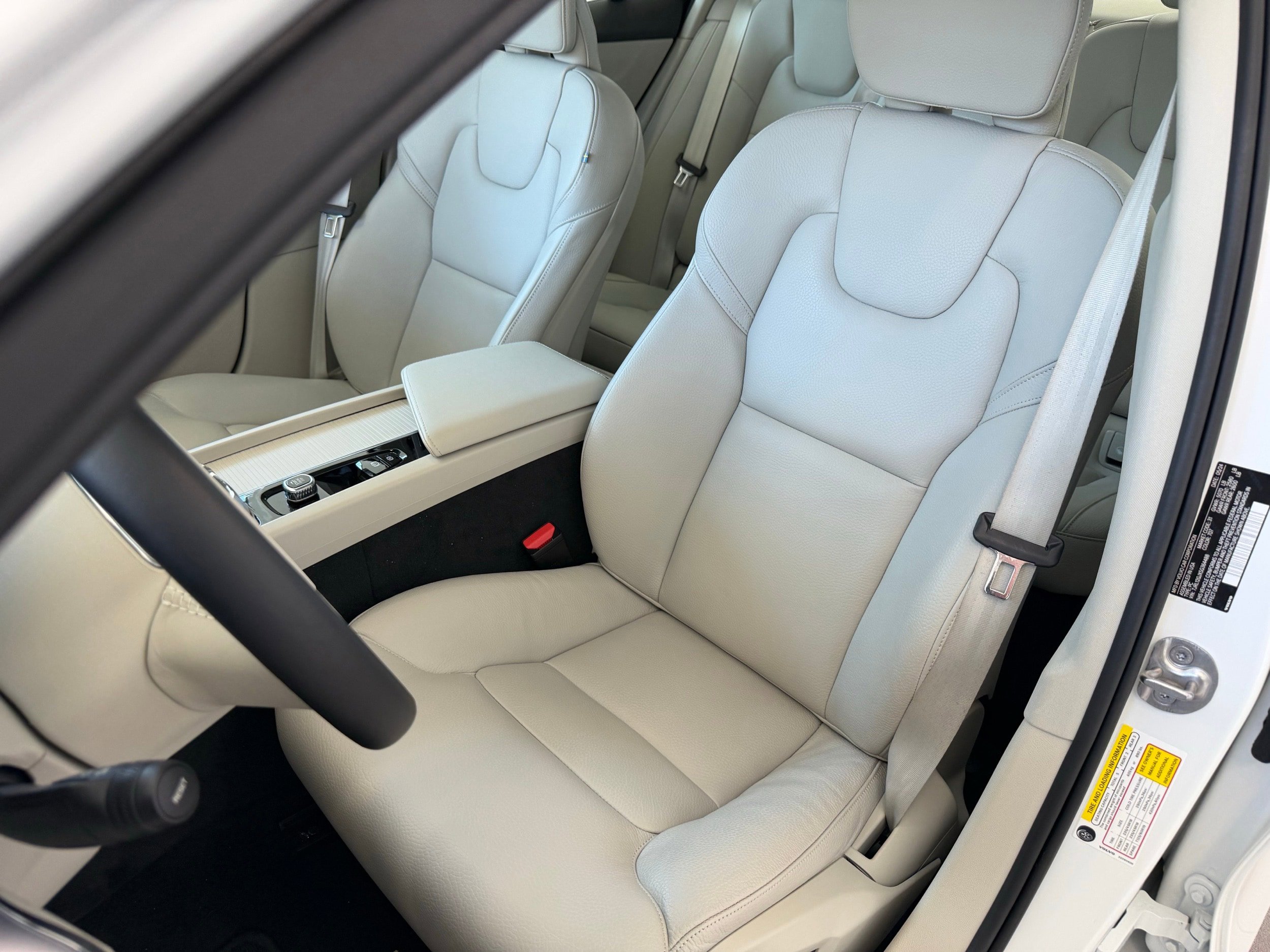 Certified 2025 Volvo S60 B5 Core image 18