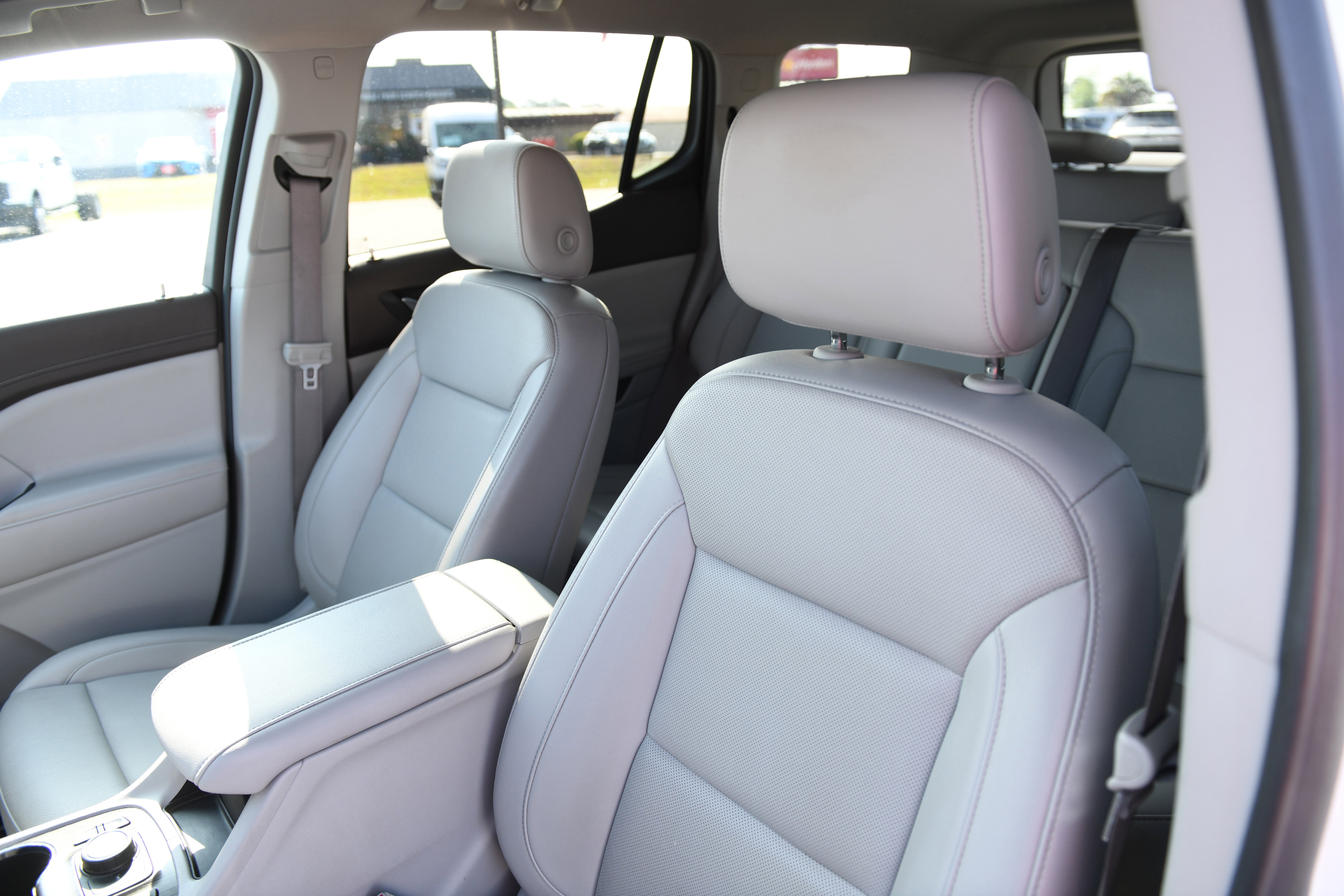 Used 2023 GMC Acadia SLT FWD image 13