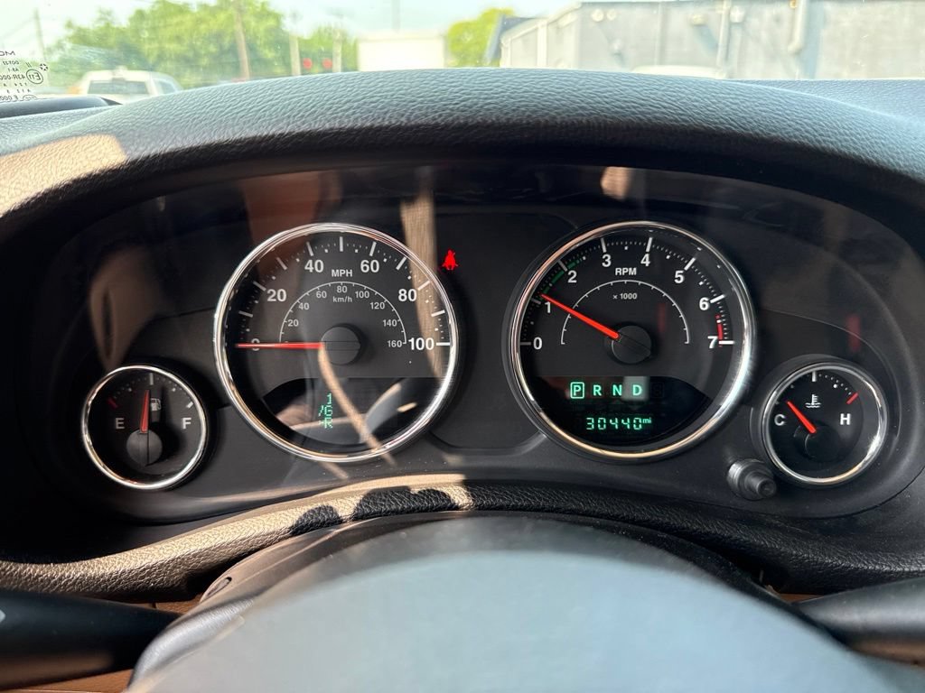 Used 2015 Jeep Wrangler Sahara w/ Connectivity Group AWD/4WD image 28