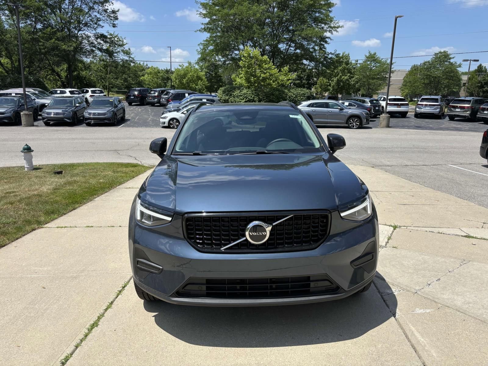 Used 2026 Volvo XC40 B5 Core w/ Protection Package Premier AWD/4WD image 2