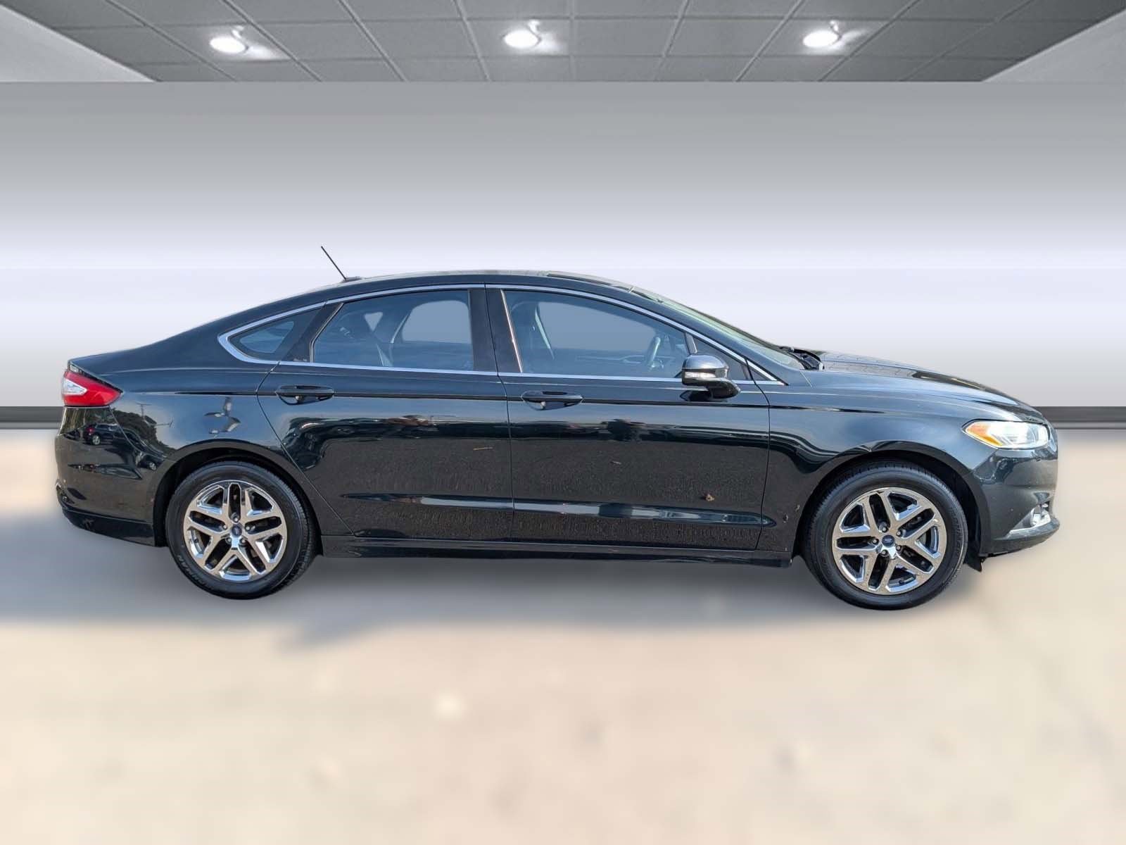 Used 2014 Ford Fusion SE w/ Equipment Group 202A image 8