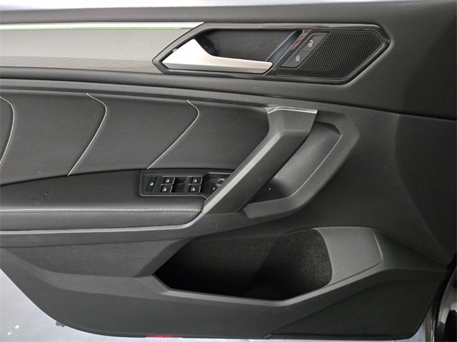 Used 2023 Volkswagen Tiguan SE R-Line image 29