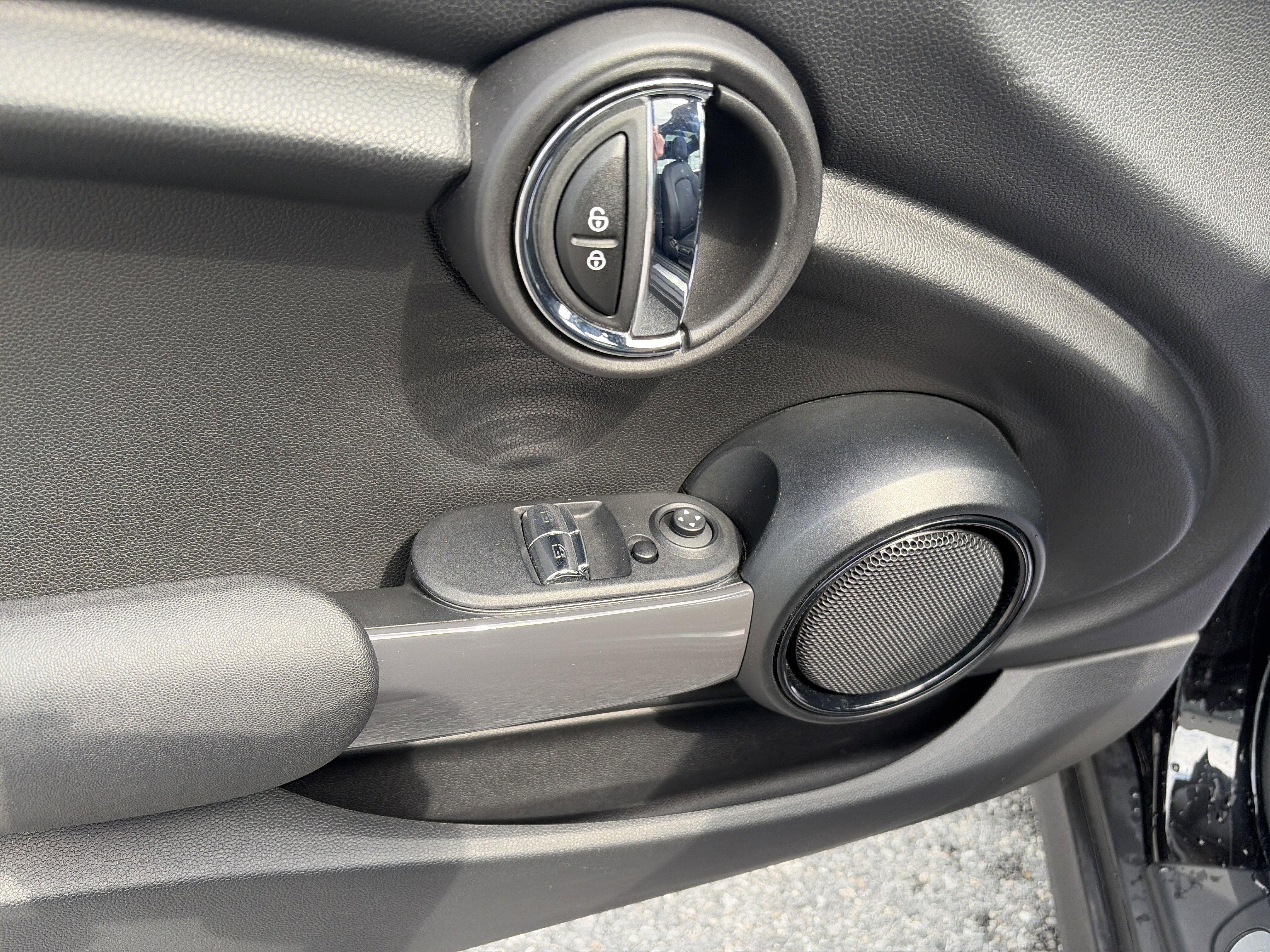 Used 2022 MINI Cooper 2-Door Hardtop image 16