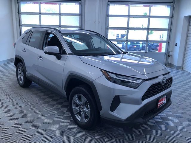 Used 2025 Toyota RAV4 XLE AWD/4WD image 37