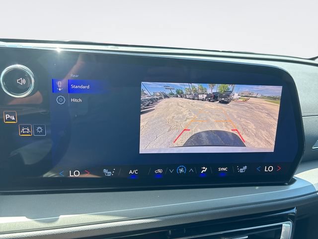 Used 2025 Chevrolet Traverse LT FWD image 17