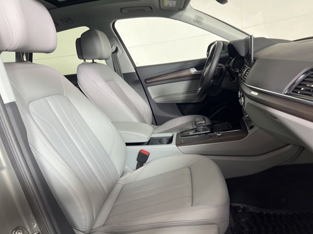 Used 2023 Audi Q5 2.0T Premium Plus w/ Premium Plus Package AWD/4WD image 12