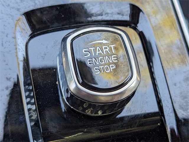 New 2025 Volvo XC90 B6 Core image 31