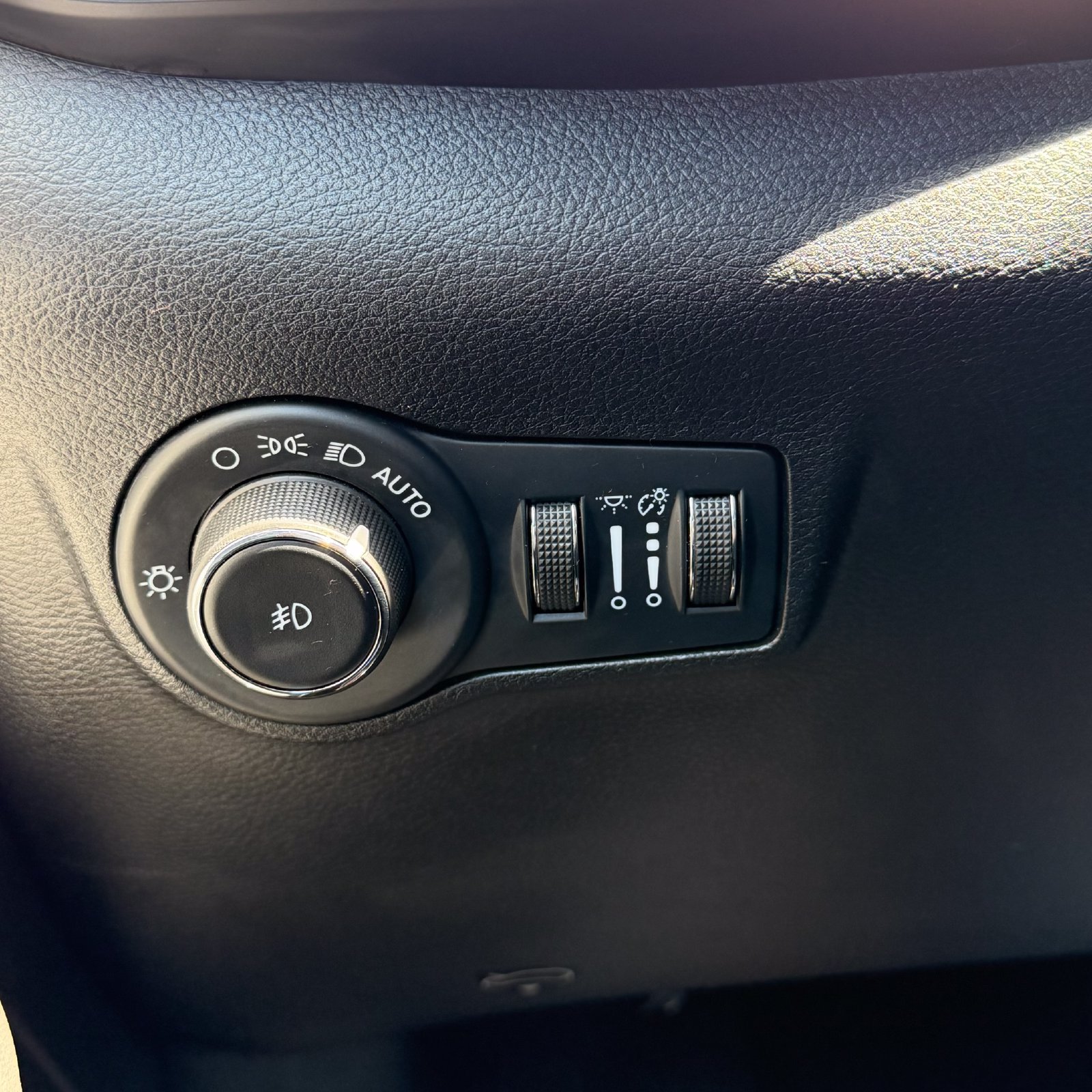 Used 2024 Jeep Compass Latitude AWD/4WD image 19