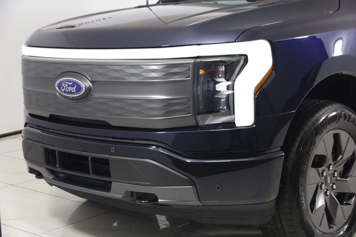 Used 2023 Ford F150 Lightning Lariat AWD/4WD image 54
