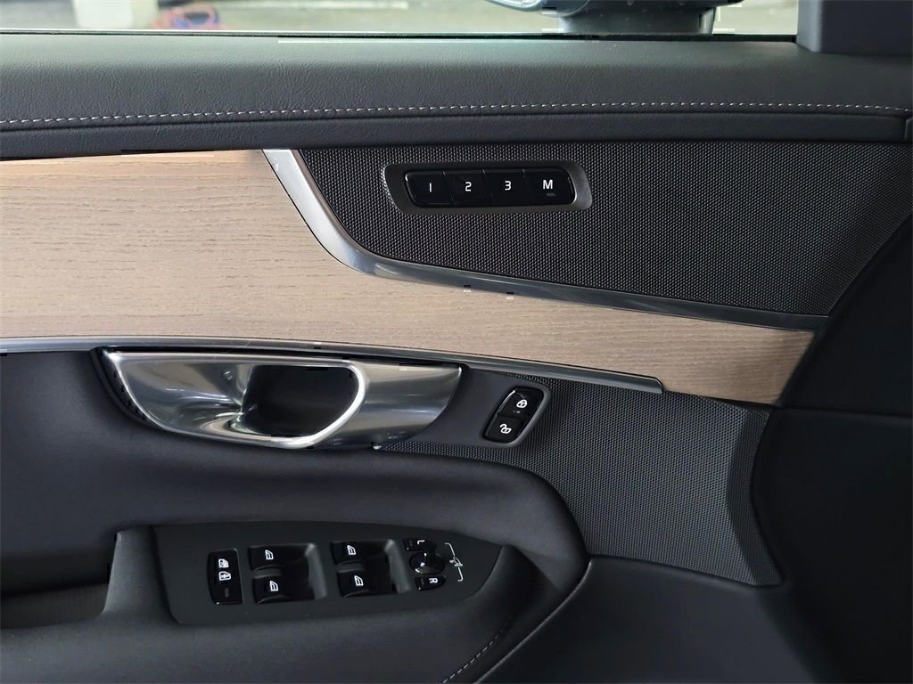 New 2026 Volvo XC90 B5 Core w/ Protection Package image 22