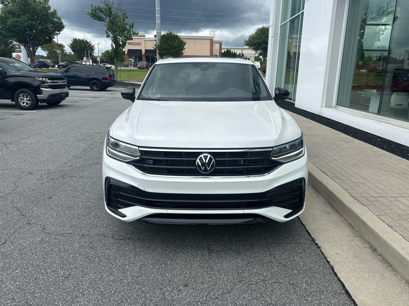 Certified 2023 Volkswagen Tiguan SE R-Line FWD image 3