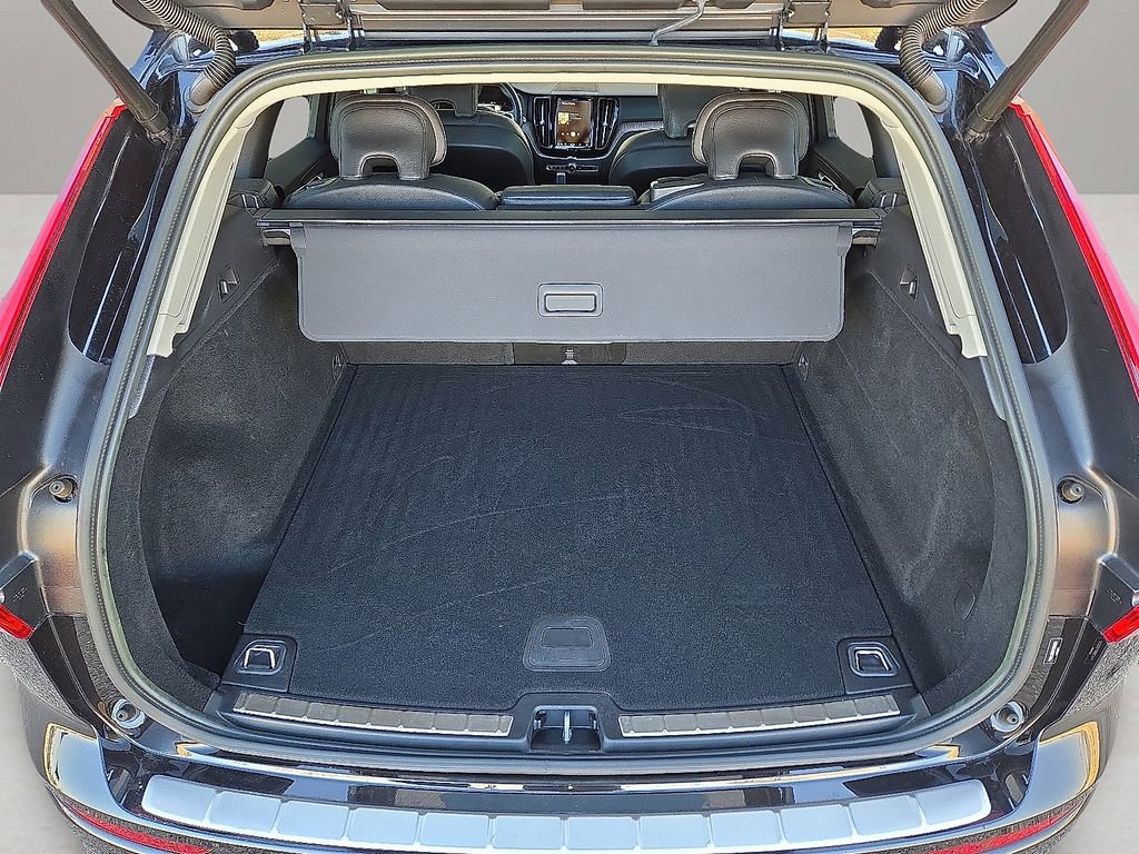 Certified 2023 Volvo XC60 B5 Plus w/ Protection Package Premier image 15