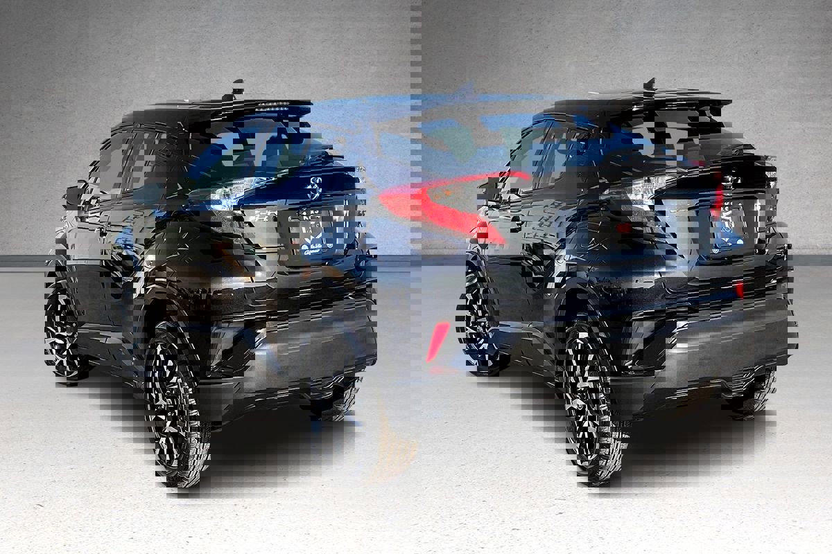 Used 2018 Toyota C-HR XLE image 30