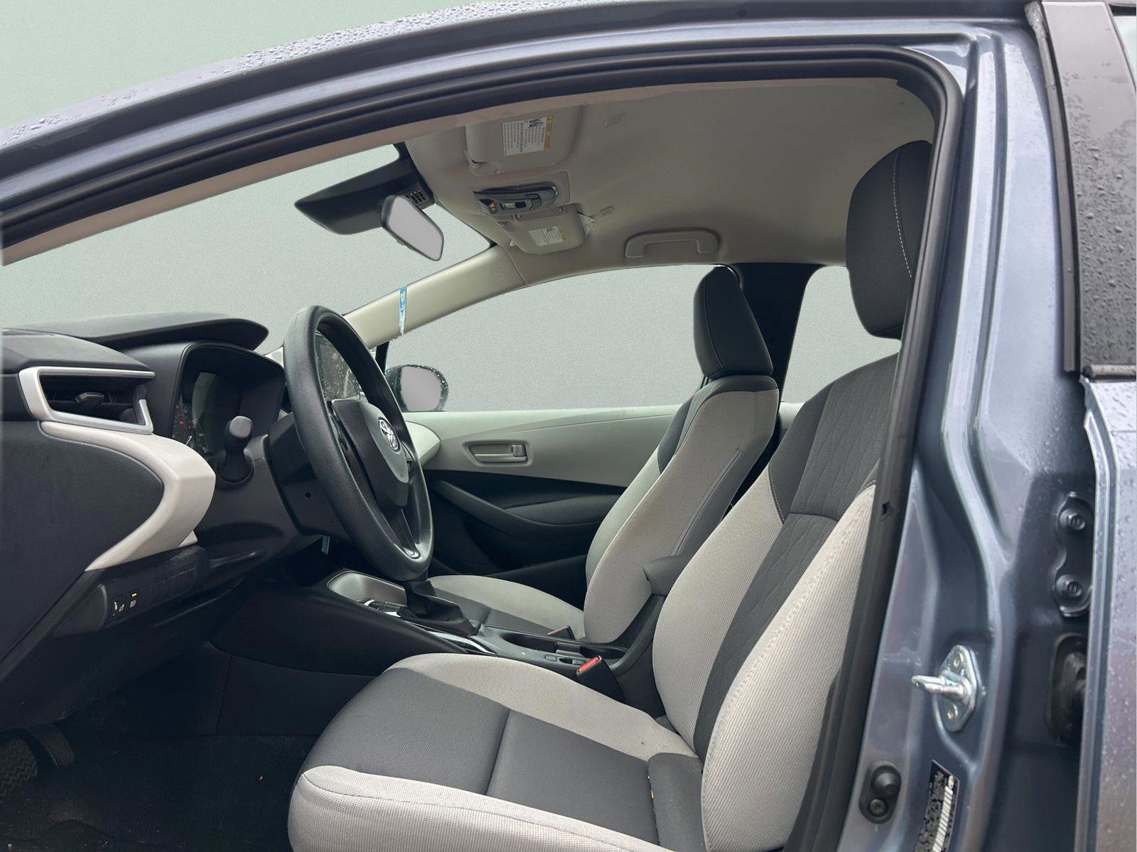 Used 2025 Toyota Corolla LE image 27