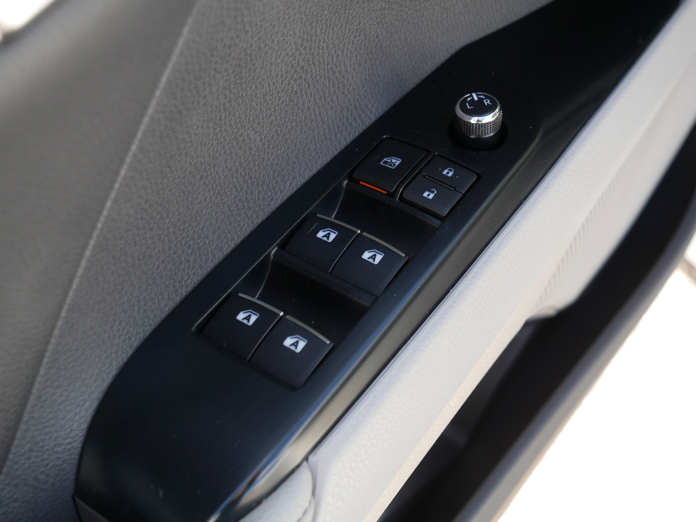 Used 2019 Toyota Camry XLE FWD image 19