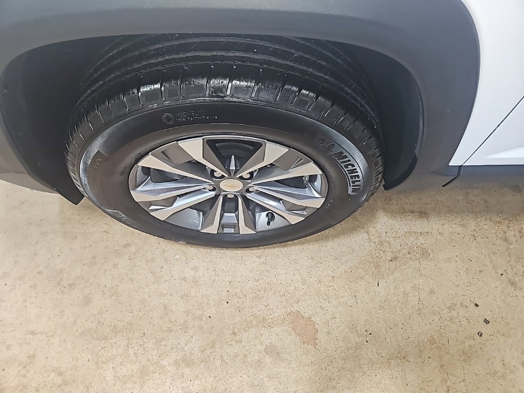 Used 2025 Chevrolet Equinox LT image 13