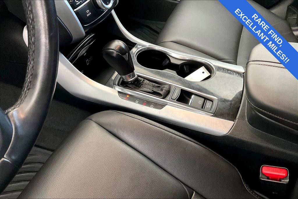 Used 2020 Acura TLX image 18