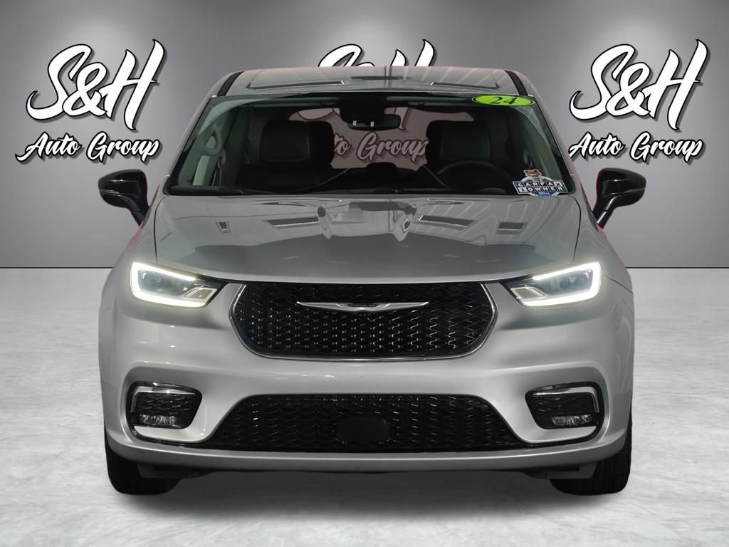 Used 2024 Chrysler Pacifica Touring-L FWD image 18