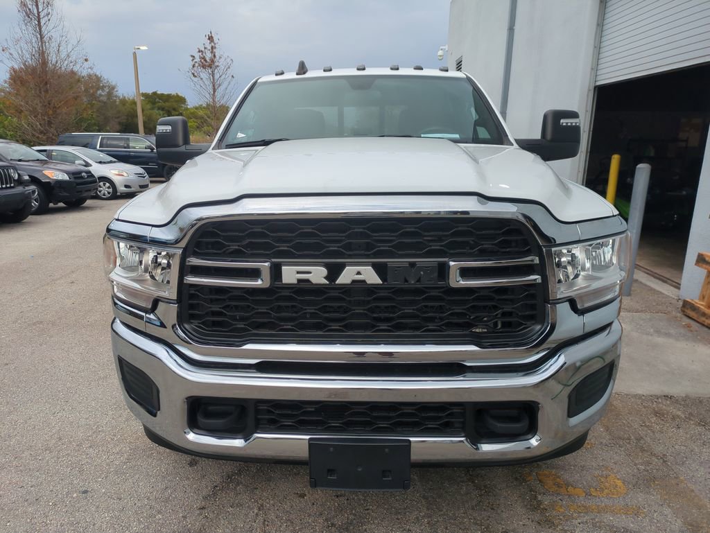 Used 2024 RAM 3500 Tradesman w/ Chrome Appearance Group image 4