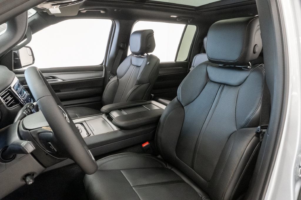New 2026 Jeep Grand Wagoneer 4WD image 11