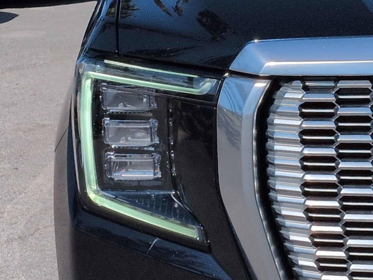 Used 2024 GMC Yukon XL Denali AWD/4WD image 9