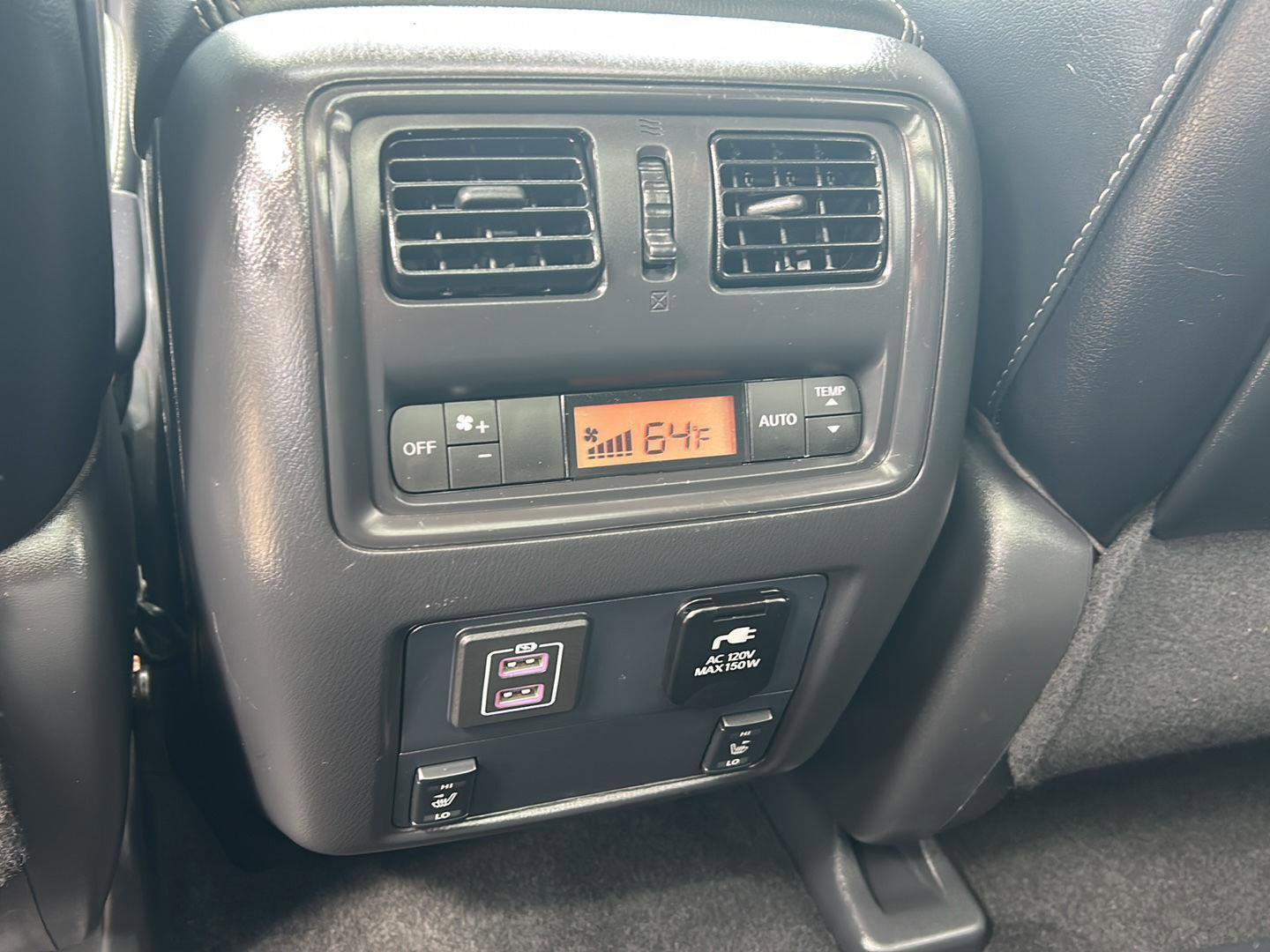 Used 2018 Nissan Pathfinder Platinum AWD/4WD image 30